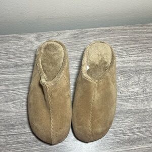 Brookstone NAP Tan Brown Suede Slip On House Slippers Shoes Medium
